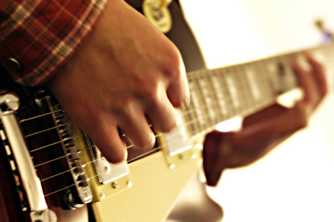 Die Westerngitarre ist nicht nur bei Folk- oder Bluesmusikern beliebt Die Westerngitarre ist nicht nur bei Folk- oder Bluesmusikern beliebt